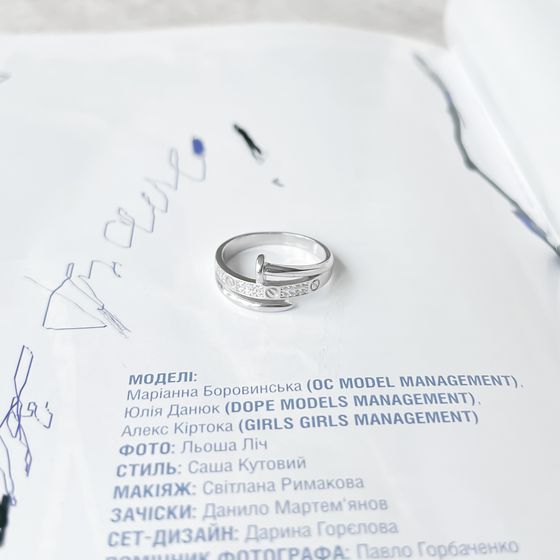 Срібна каблучка з фіанітами