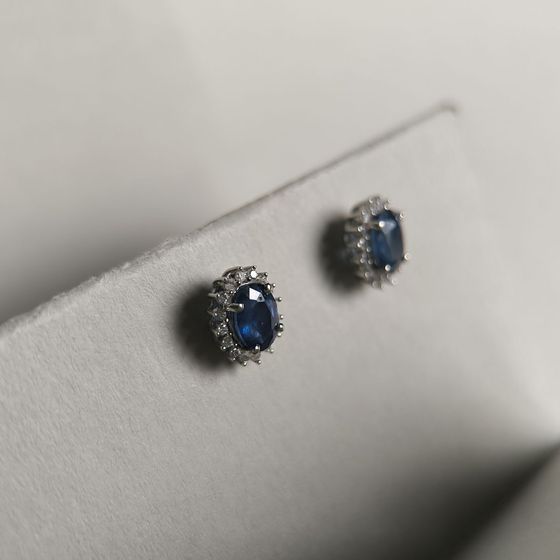 Срібні сережки з сапфіром 2.342ct, фіанітами