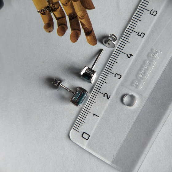 Серебряные серьги с топазом Лондон Блю 1.57ct