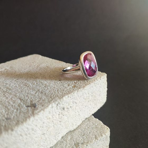 Silver ring with an 8.6-carat alexandrite