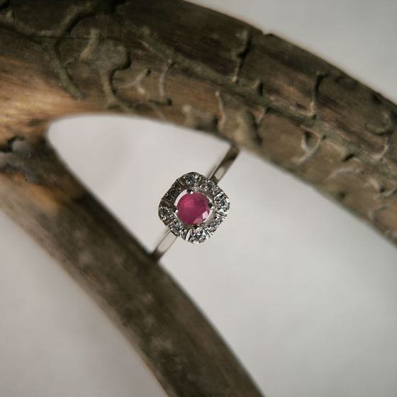 Серебряное кольцо с рубином 0.533ct