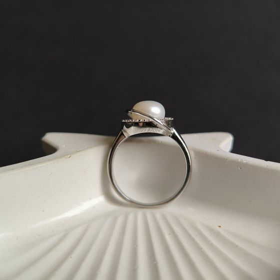 Silver ring with pearls