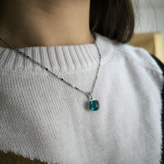 Silver pendant with phianites