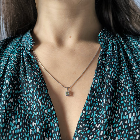 Срібна підвіска з містичним топазом 0,5 карата