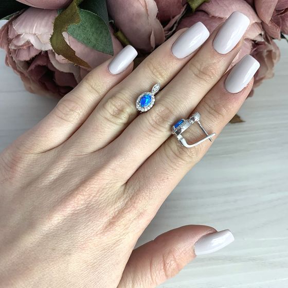 Silver earrings with opal