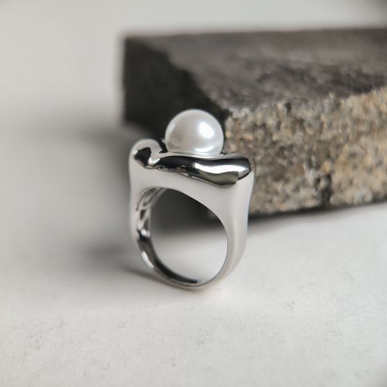 Silver ring with pearls