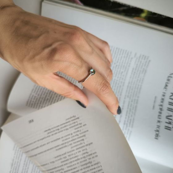 Срібна каблучка з містичним топазом