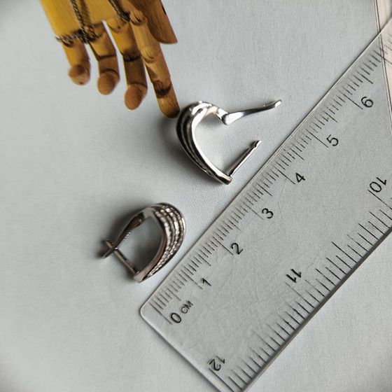 Срібні сережки з фіанітами