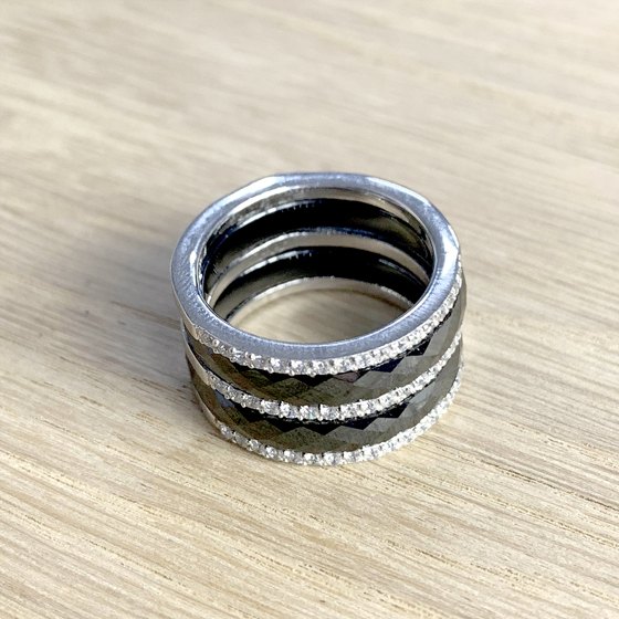 Silver ring with ceramics