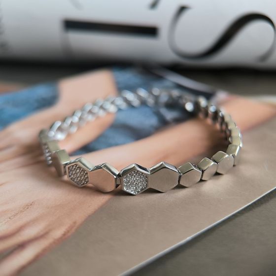 Silver bracelet with phianites