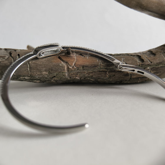 Silver bracelet with cubic zirconia