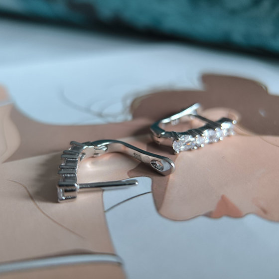 Срібні сережки з фіанітами