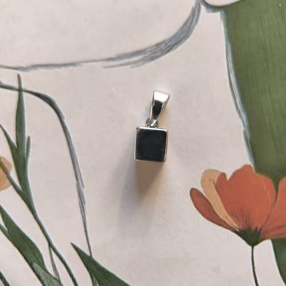 Silver pendant without stones