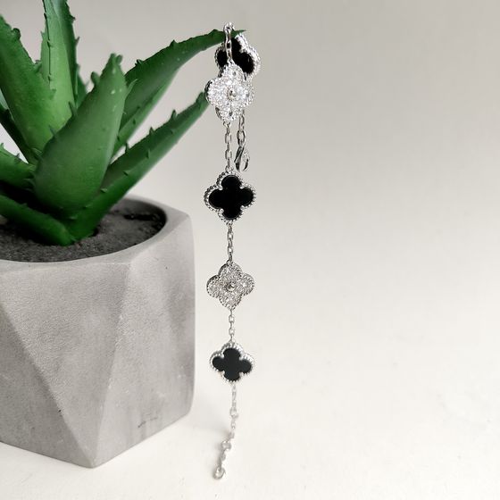 Silver bracelet with onyx