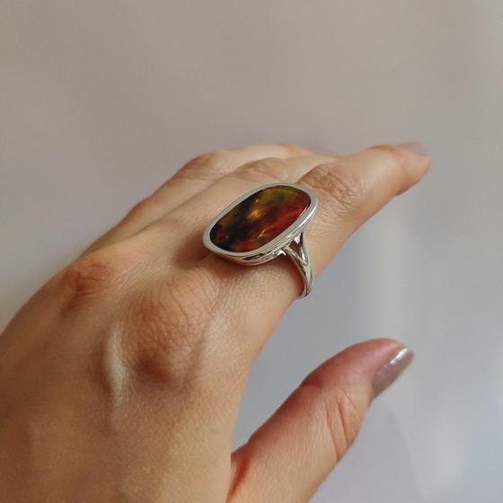 Серебряное кольцо с аммолитом 4.078ct
