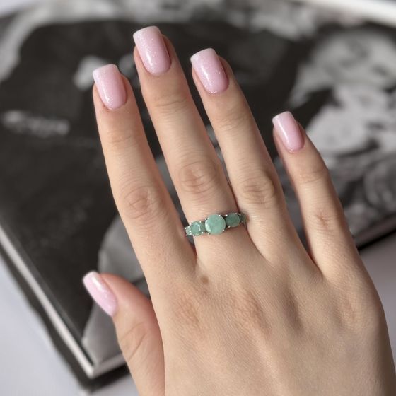 Silver ring with a 2.495-carat emerald