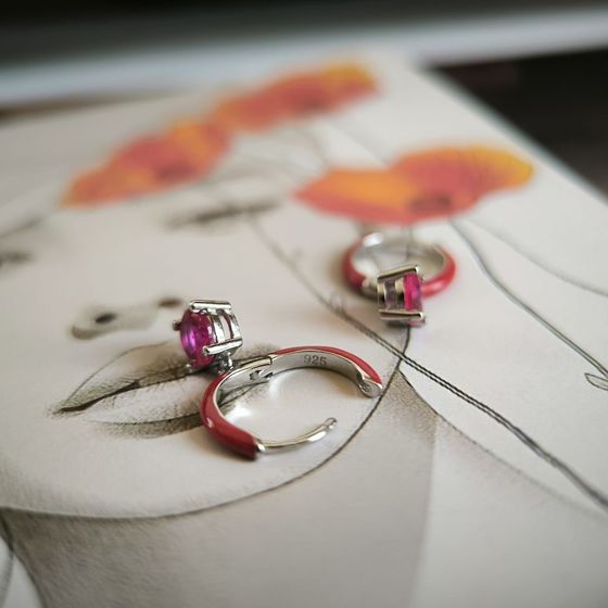 Срібні сережки з фіанітами, емаллю