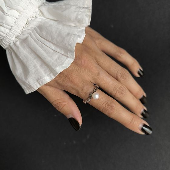 Silver ring with pearls