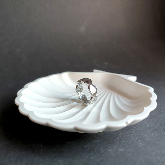 Срібна каблучка без каменів