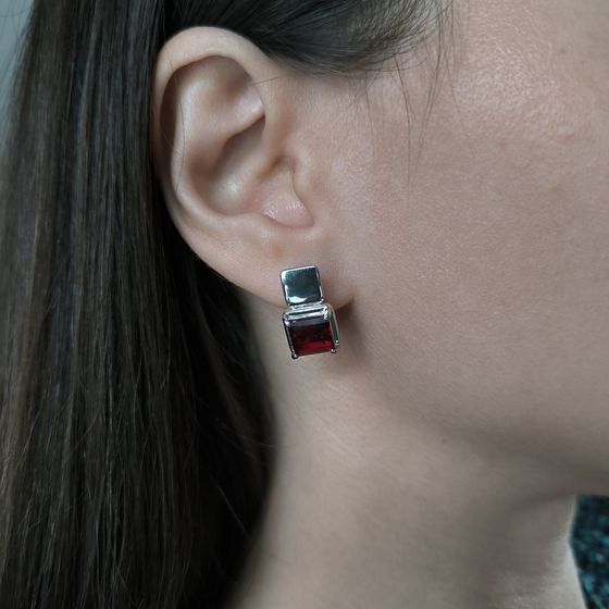 Silver earrings with nano 4.117ct garnet
