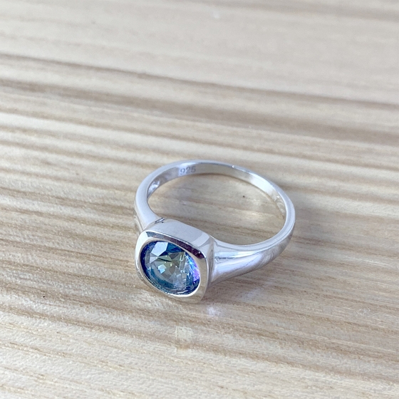 Silver ring with a 1.308-carat mystic topaz