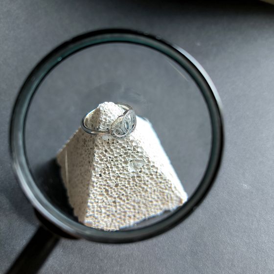 Срібна каблучка з фіанітами