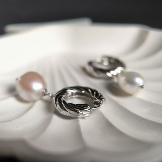 Срібні сережки з перлами бароковими