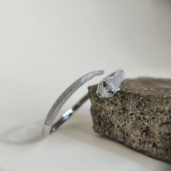 Silver bracelet with phianites