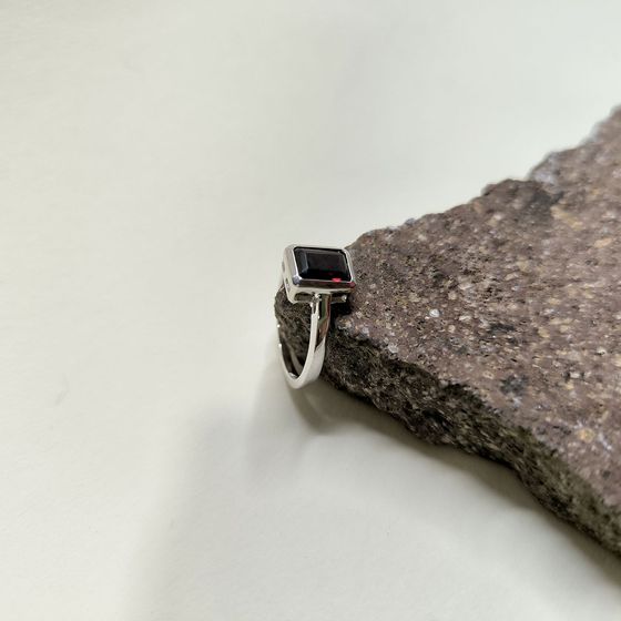 Серебряное кольцо с гранатом 2.017ct