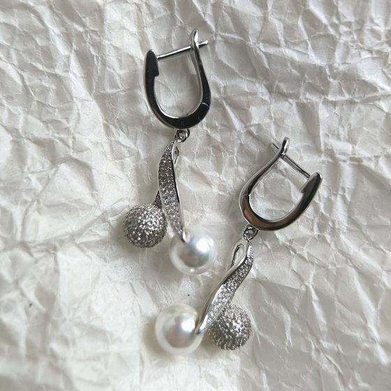 Silver earrings with pearls and cubic zirconia