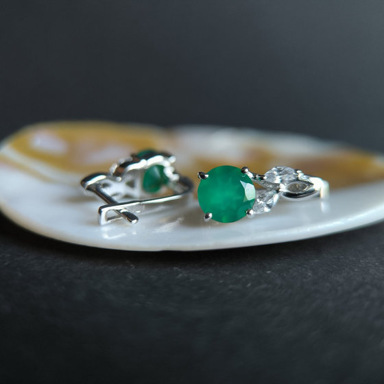 Silver earrings with 2.683 ct agate and cubic zirconia