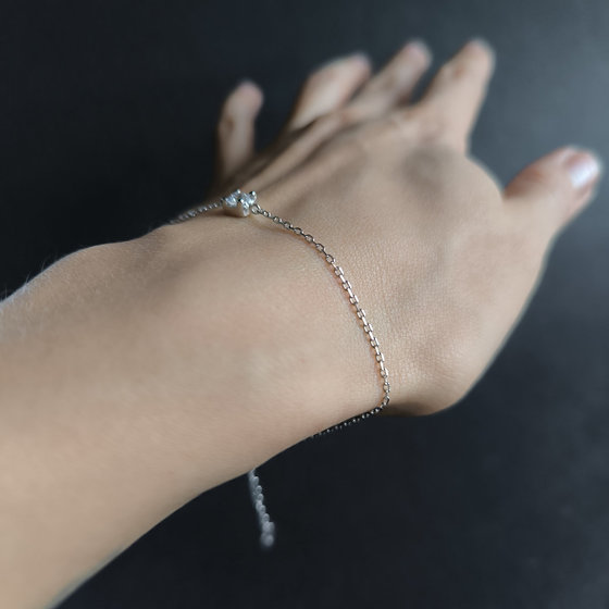 Silver bracelet with cubic zirconia