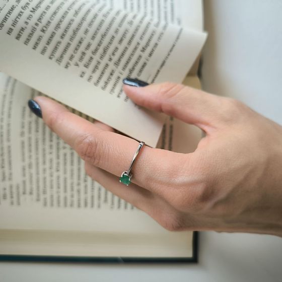 Срібна каблучка зі смарагдом 0,381 карата