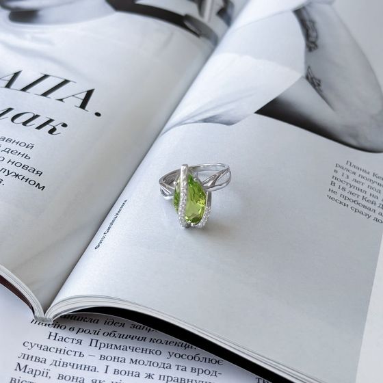 Серебряное кольцо с хризолітом 4.933ct