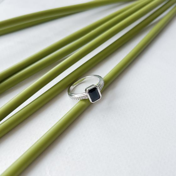 Серебряное кольцо с сапфиром 1.47ct