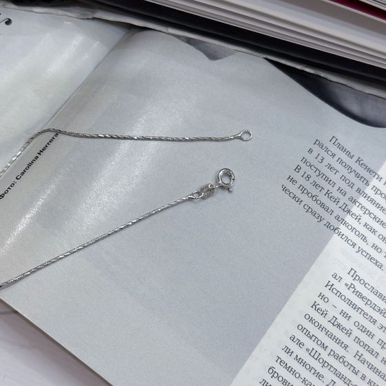 Silver chain without stones