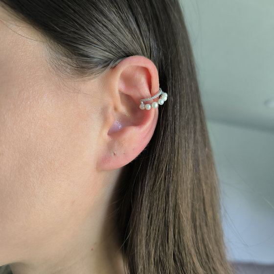 Silver earrings with cubic zirconia and pearls