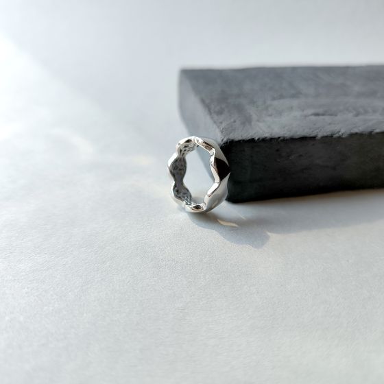 Срібна каблучка без каменів