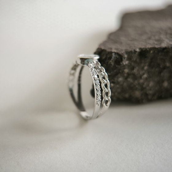 Серебряное кольцо с фианитами