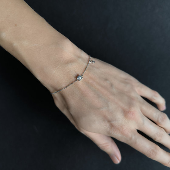 Silver bracelet with cubic zirconia