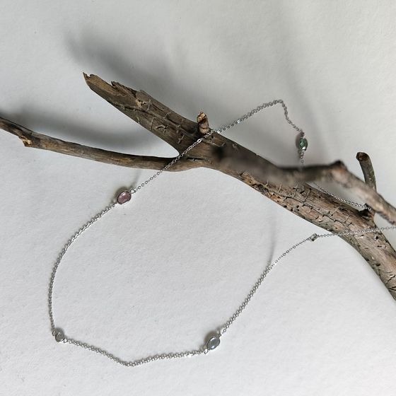 Silver necklace with phianites