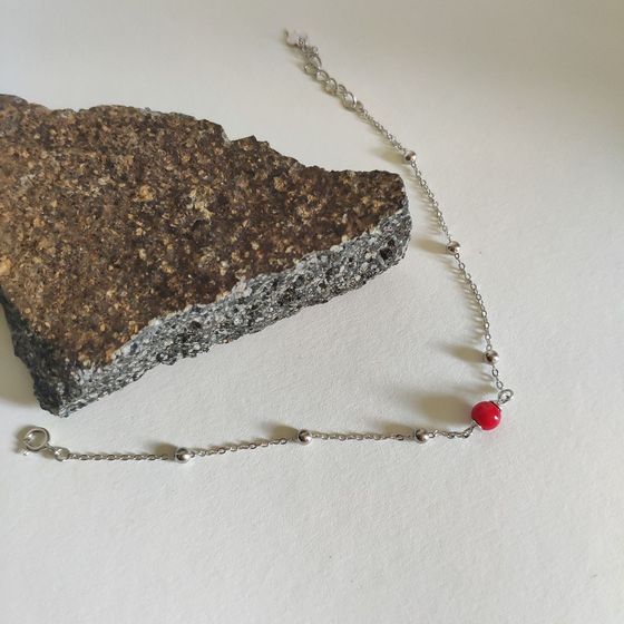 Срібний браслет з коралом