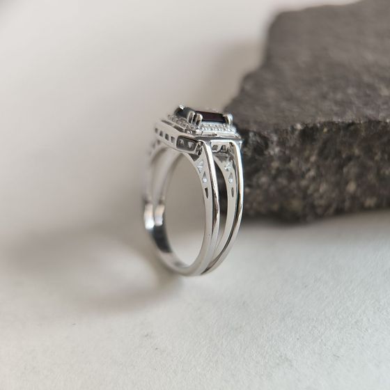 Срібна каблучка з гранатом 1.4ct