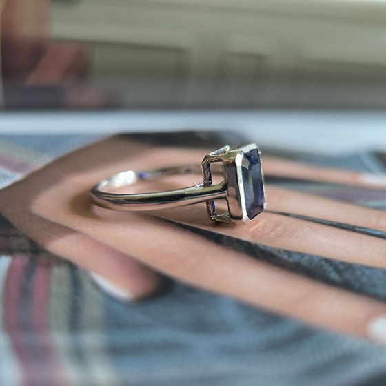 Silver ring with a 2.11-carat sapphire