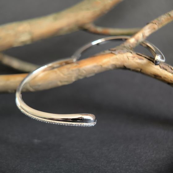 Silver bracelet with phianites