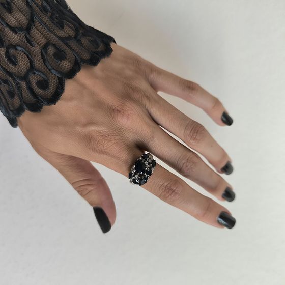 Срібна каблучка з сапфіром 3.823ct, фіанітами