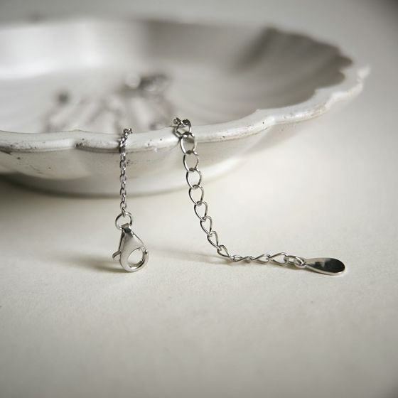 Silver necklace with phianites, semallu