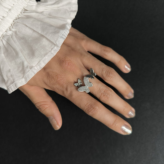 Silver ring with cubic zirconia