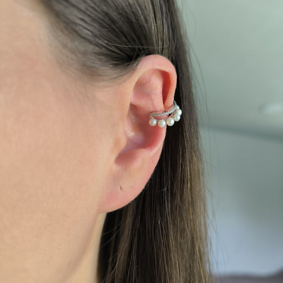 Silver earrings with cubic zirconia and pearls
