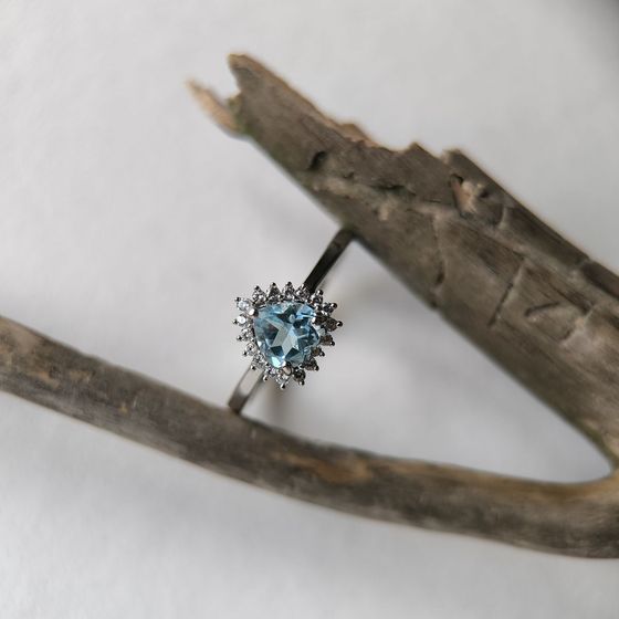 Серебряное кольцо с топазом 1.225ct